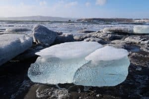 micro plastiques retrouves dans morceau banquise arctique - SocialMag