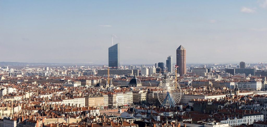 17 octobre à Lyon : la solidarité citoyenne face aux décombres