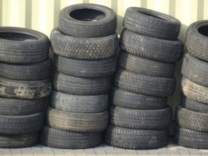 innovation ghana entrepreneur recycle pneus uses pour faire carburant - SocialMag