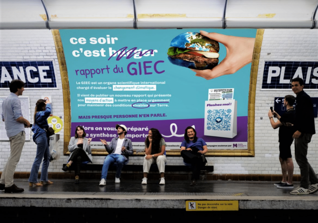 reveil consciences metro affiche dernier rapport giec - SocialMag