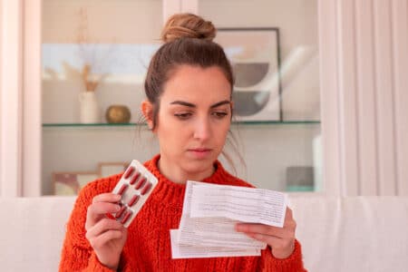 Vers la disparition des notices papier de médicaments : modernisation ou risque d'exclusion ?