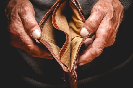 Les aides financières pour les retraités en France : un coup de pouce indispensable face à la précarité