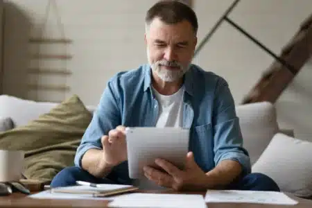 Comprendre et gérer les frais bancaires en 2025