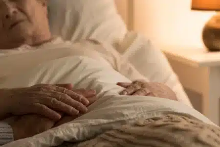 Les nuits tropicales en France : un défi pour le sommeil des seniors
