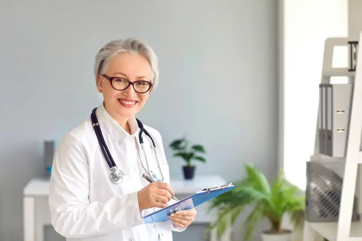 Exonération des cotisations pour les médecins retraités : un coup de pouce pour les zones sous-dotées