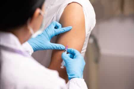 Vaccins à ARN messager : un espoir inattendu contre le cancer