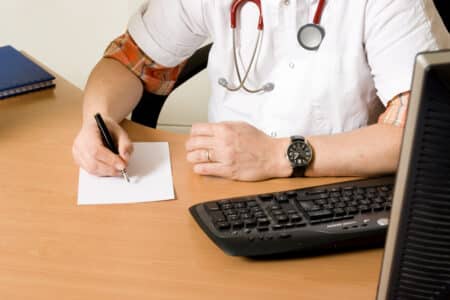 Dépassements d’honoraires : les médecins libéraux font exploser la facture