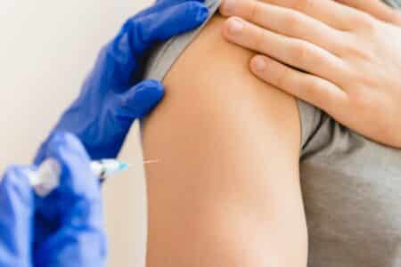 Vaccination au collège : papillomavirus et méningocoques ciblés dès janvier 2026
