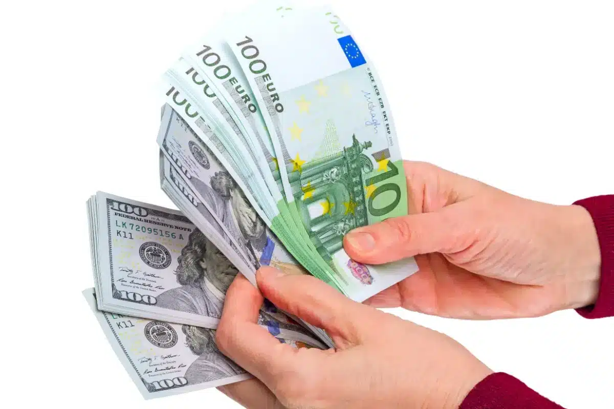 Cadeaux de Noël en argent : le seuil précis à ne pas dépasser pour éviter le fisc
