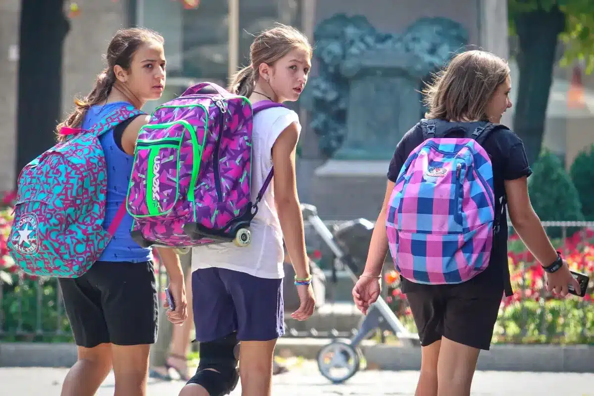 École, vie privée, sécurité : ce que révèle vraiment la décision judiciaire sur les traceurs GPS
