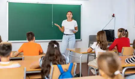Ce que gagne réellement un enseignant à la retraite… et pourquoi beaucoup tombent de haut