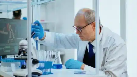 Travailler après la retraite ? Courant chez eux, impensable chez nous : le fossé qui se creuse