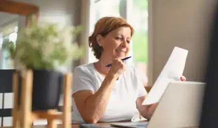 Elle n’a jamais travaillé… pourtant sa retraite dépasse 1 600 € : l’explication qui choque