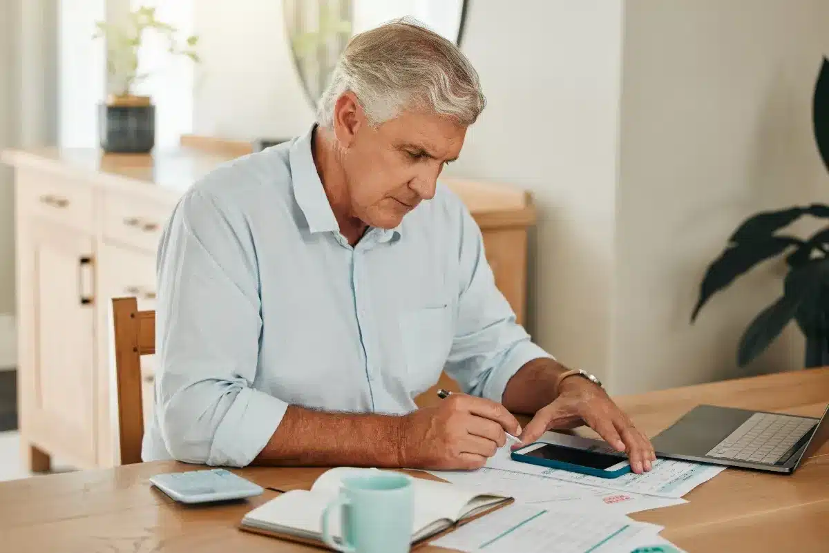 Voici ce que les seniors réussissent à épargner chaque mois selon une nouvelle étude