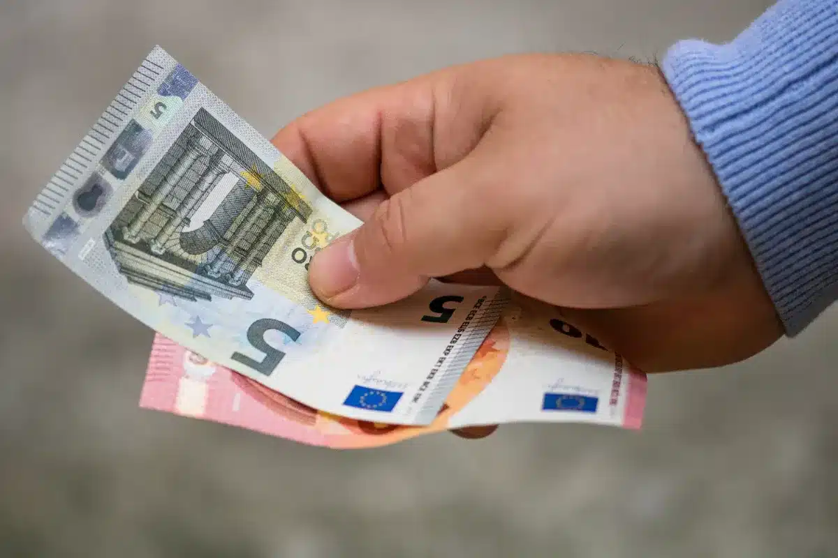 Déclarer un don devient obligatoire : argent, voiture, bijoux… ce que vous risquez désormais