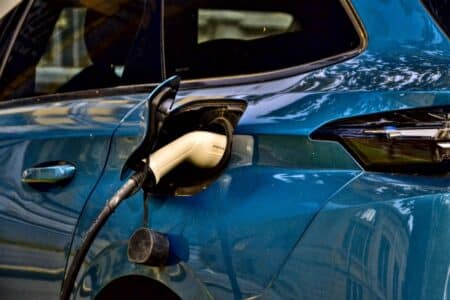 Automobile : les hybrides rechargeables délaissées en France