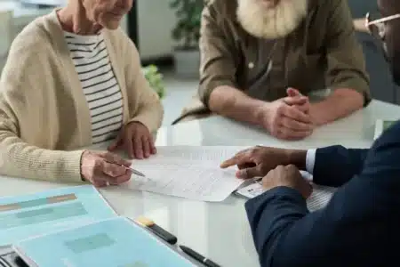 Aider un parent en 2026 peut booster votre retraite : jusqu’à 8 trimestres gagnés