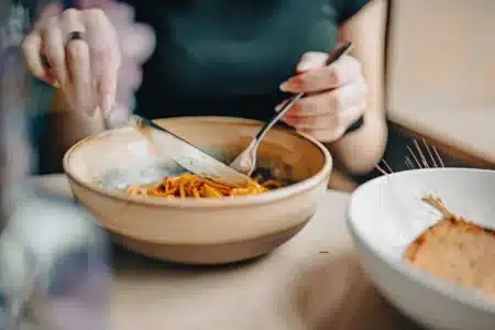Cette experte en nutrition tranche enfin : voilà ce qu’il faut vraiment manger le soir