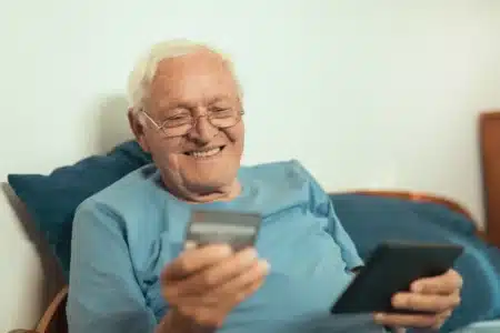 Ils n’ont jamais travaillé, mais touchent 1 600 € par mois : ce dispositif qui choque