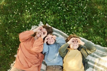 Nombre d’enfants : quel impact réel sur la longévité des femmes ?