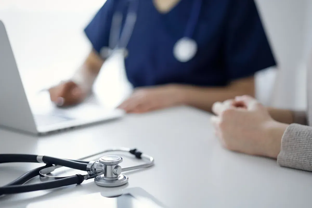 Médicaments, rendez-vous, soins : 70% des femmes disent tout gérer au foyer