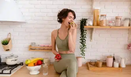 Pourquoi de plus en plus de médecins recommandent ce fruit 2 fois par jour : il protège l'intestin et régule la glycémie sans médicament