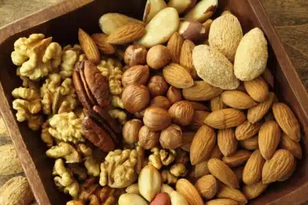 Les cardiologues sont unanimes : ce fruit à coque protège mieux le cœur que certains compléments alimentaires