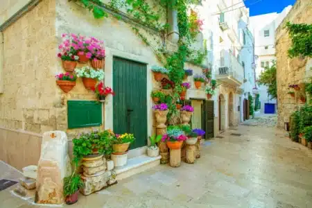 Ces 8 pays offrent une coquette somme pour que les gens s'y installent, mais il y a des conditions