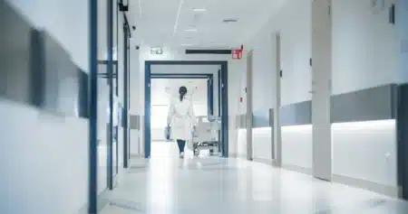 Cette technique contre l'obésité vient d'être utilisée pour la première fois en France : les chirurgiens parlent d'une perte de poids jamais vue