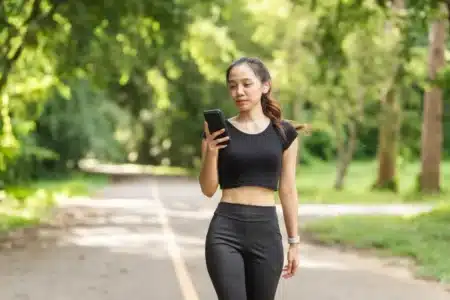 Perdre 1 kilo en marchant demande bien plus de temps que ce que vous imaginez : un spécialiste donne le chiffre exact