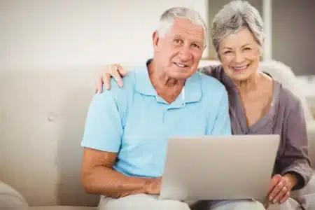 « Pas d'inflation et le soleil tous les jours » : ces retraités à moins de 1600€ de pension ont trouvé le pays où ils vivent mieux qu'en France