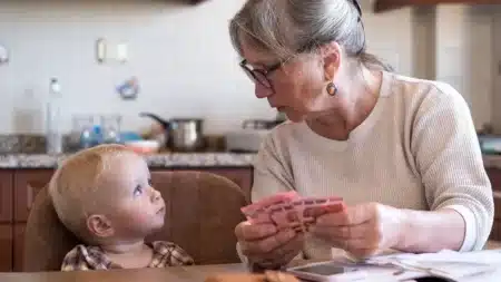 Pourquoi beaucoup de retraités français vivent sous le seuil de dignité en 2026 : le montant exact qui fait débat
