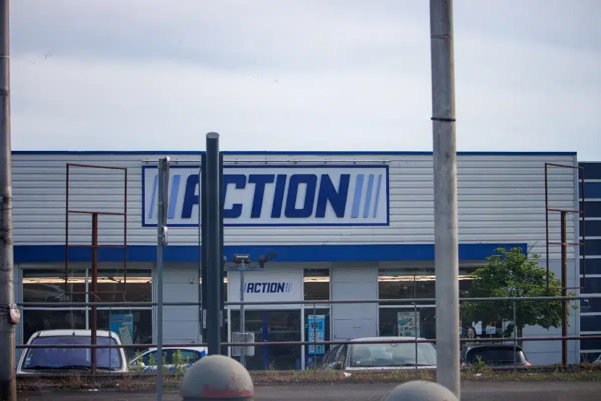 « Un jour, je suis allé déposer mon CV » : ce SDF faisait la manche devant Action depuis des mois, il y travaille désormais en CDI