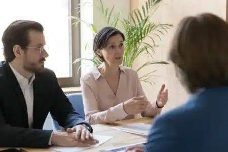 Pourquoi certains contribuables qui hébergent un enfant ou un parent paient des centaines d'euros d'impôts en trop chaque année sans le savoir