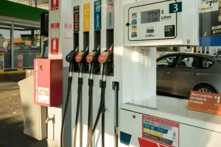 Fini les trajets domicile-bureau : le gouvernement préfère le télétravail de ses agents plutôt que d'agir sur le prix des carburants