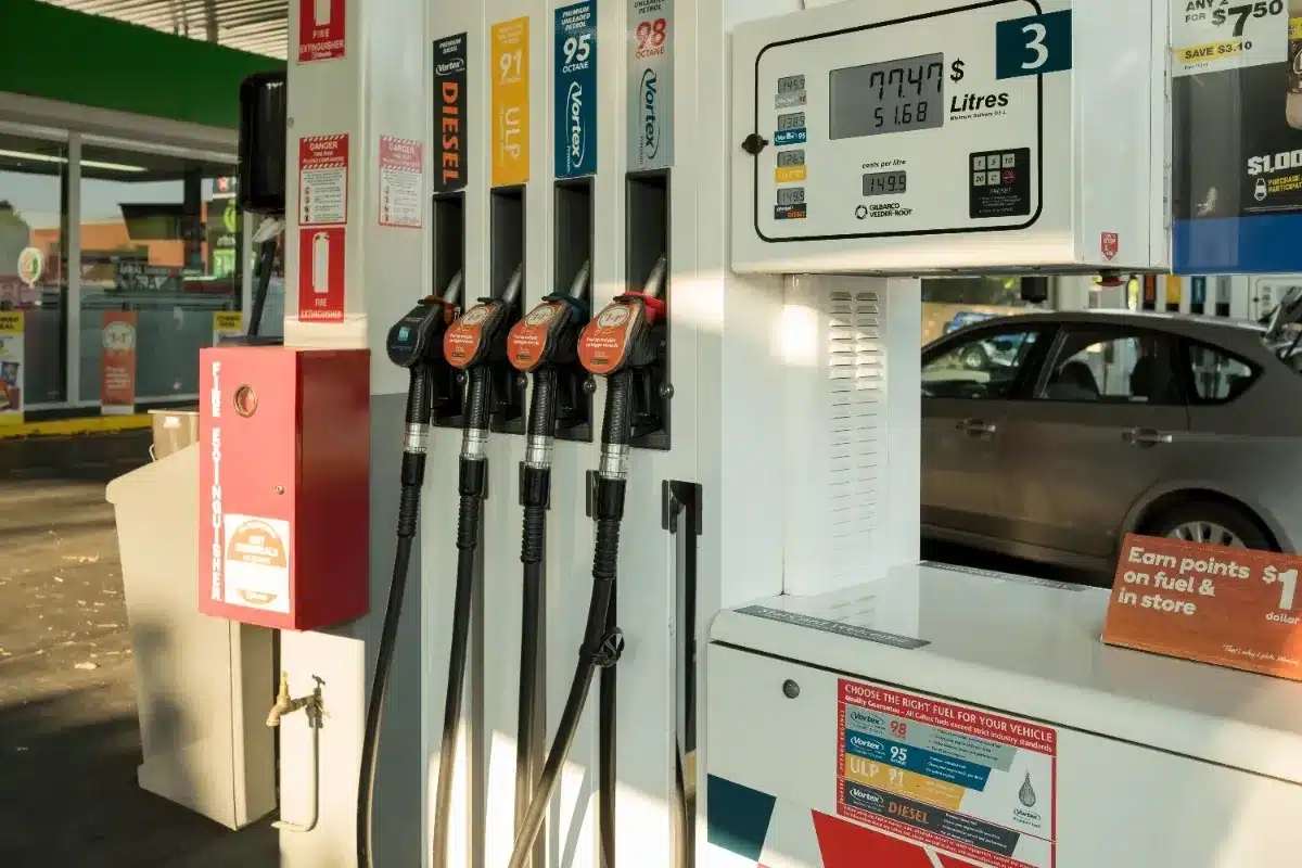 Fini les trajets domicile-bureau : le gouvernement préfère le télétravail de ses agents plutôt que d'agir sur le prix des carburants
