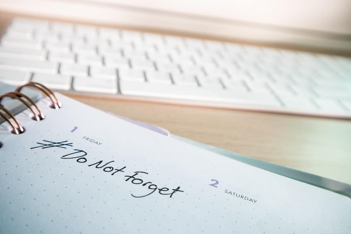 Calendrier hebdomadaire avec la mention "Do not forget" sur la page.