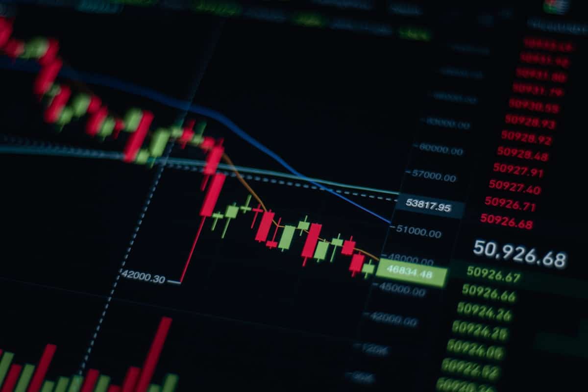 Graphique boursier avec des données financières et des tendances de prix.