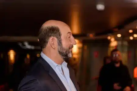 Kad Merad et Julia Vignali réclamaient 1,7 million à leur architecte : le tribunal leur donne tort, « on ne s'y attendait pas »