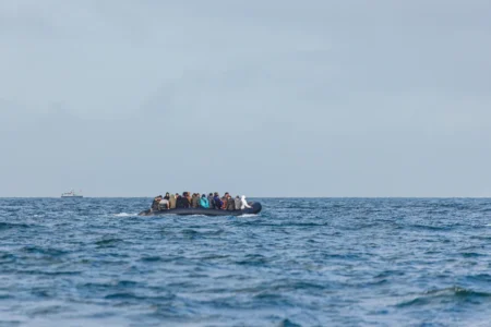 Mauvaise nouvelle pour les migrants illégaux au Royaume-Uni : Londres s'appuie sur les droits de l'homme pour accélérer les expulsions, un virage que personne n'avait vu venir