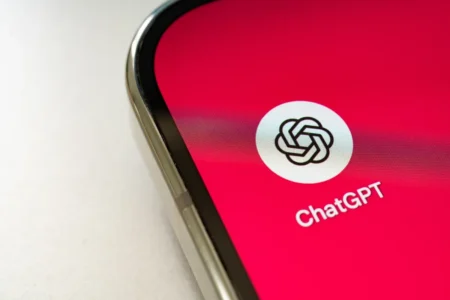 OpenAI ajoute un « contact de confiance » à ChatGPT : votre proche recevra une alerte si l'IA détecte des signaux de détresse dans vos conversations