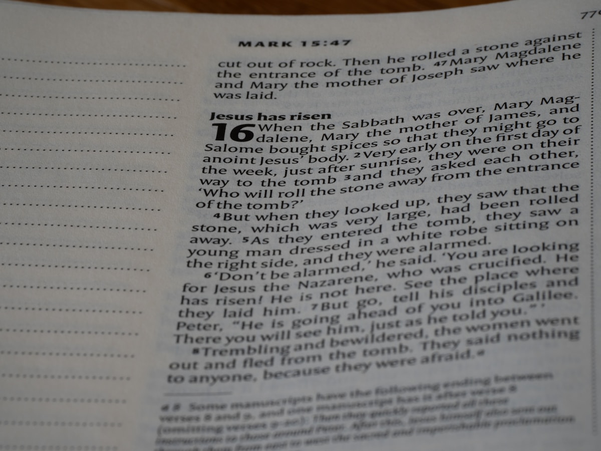 Texte biblique décrivant la résurrection de Jésus-Christ.