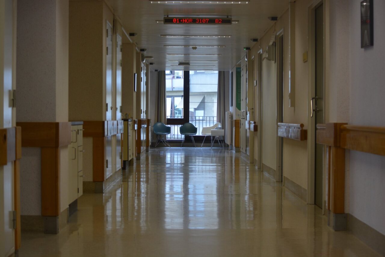 Santé publique en crise : sept hôpitaux sur dix accusent un déficit record