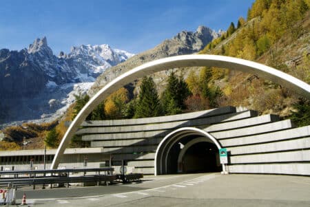 Mont blanc : l'État cède ses participations dans le tunnel pour 2,5 milliards d'euros
