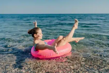 L'Espagne ferme ses plages en pleine canicule : une bactérie mangeuse de chair prolifère dans des eaux à 30°C, les baigneurs n'en savaient rien