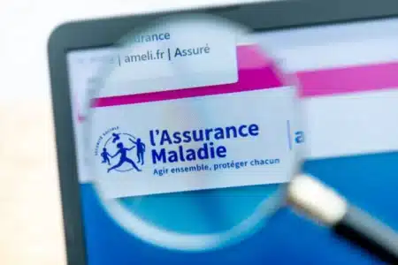 Mauvaise nouvelle pour les patients : la Cour des comptes veut puiser directement sur votre compte bancaire pour combler le déficit de la Sécu