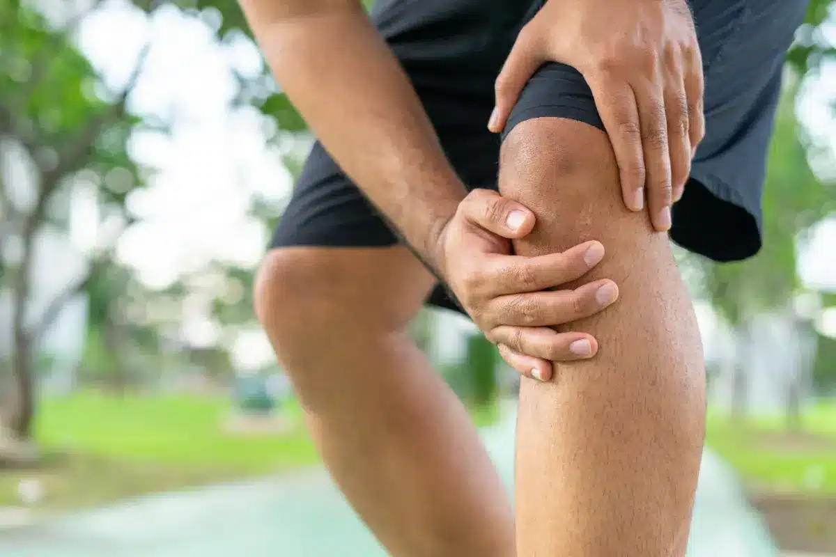 Pourquoi votre corps vous réveille avec des crampes violentes dès qu'il fait chaud, même sans avoir bougé de la journée