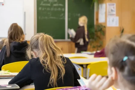 Radier un élève parce que ses parents sont « problématiques » : ce décret de l'Éducation nationale divise l'opinion