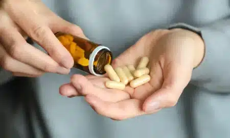 Cet anticancéreux coûte 70 000 € par patient et plombe les comptes de la Sécu : le labo se défend en parlant de « vies sauvées et productivité »