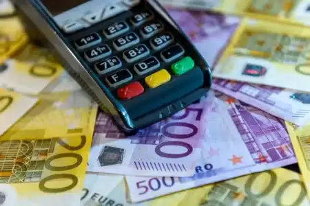 Pourquoi votre boulanger refuse la carte sous 5 € : ce que les commerçants n'osent pas vous expliquer sur les frais qu'ils paient à chaque transaction